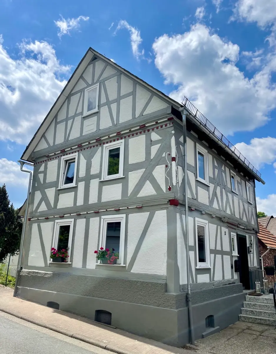 Außenansicht des denkmalgeschützten Fachwerkhauses von 1699