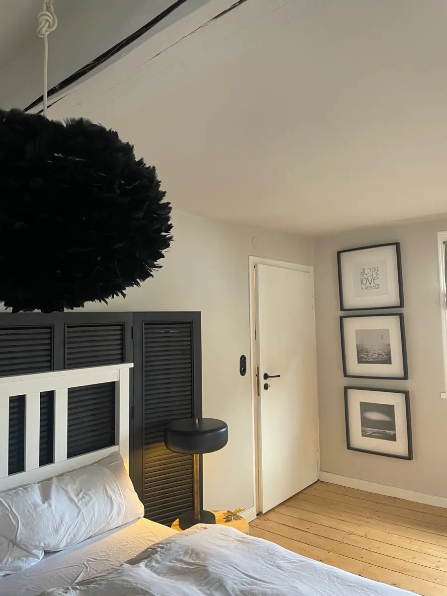Zweites Schlafzimmer mit Queensize-Doppelbett im Fachwerkhaus